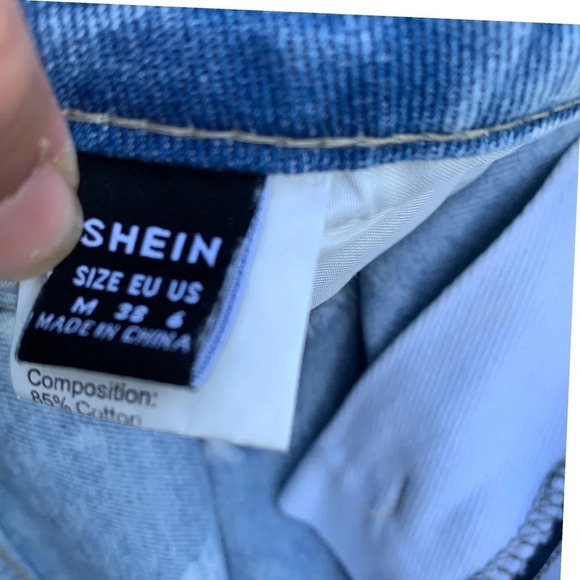 Shein women's size medium distressed shorts - Picture 3 of 3